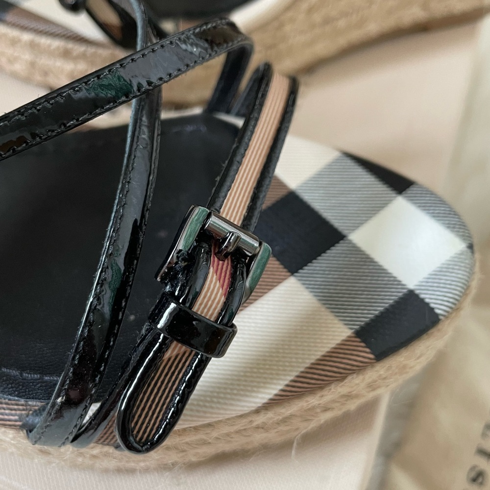 BURBERRY
Nova Check Espadrille Wedge Sandals 39 - Picture 9 of 13